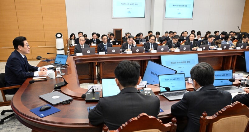 李 "AI인프라에 속도…에너지 대전환을"