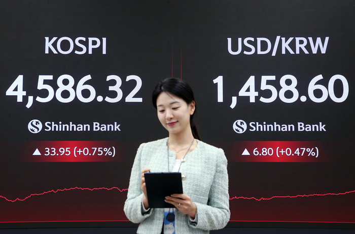  지난 9일 달러당 원화값은새해 들어 7거래일 연속 하락했다.신한은행