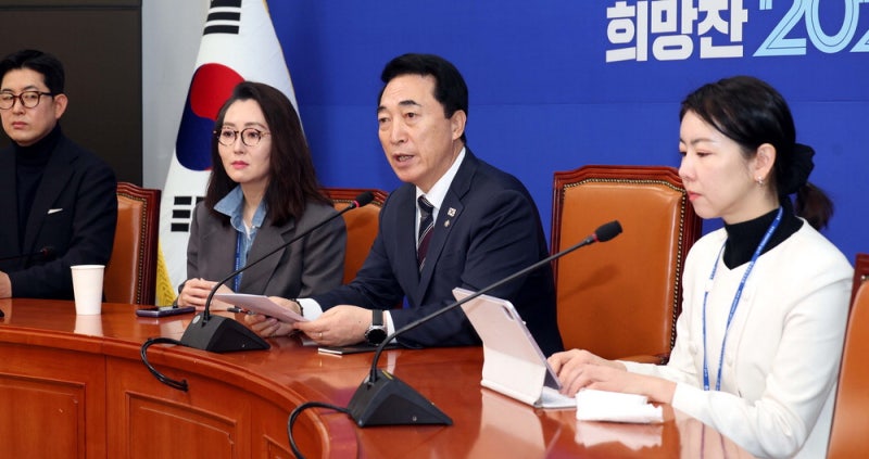 與, 김병기에 탈당 요구 …"애당의 길 고민을"