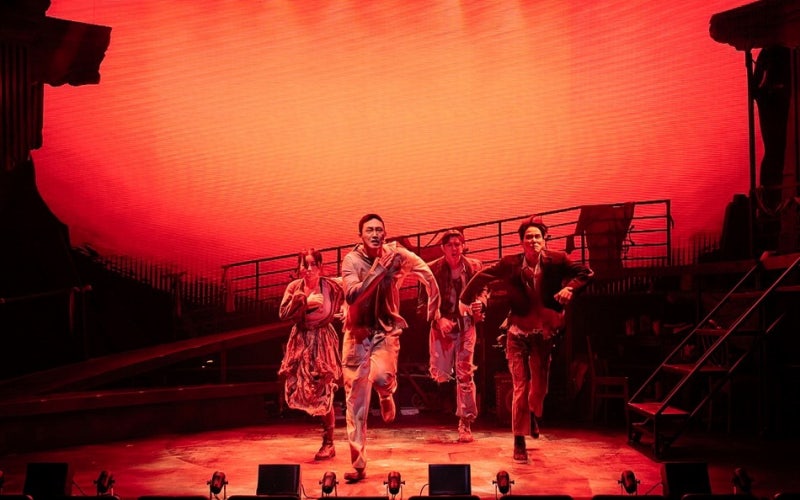 강렬한 태양 아래…뮤지컬로 재탄생한 '이방인'