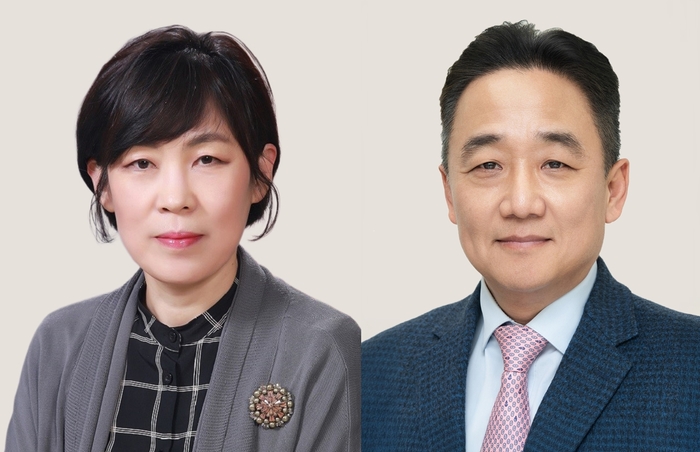  제 19회 아산상을 수상한 이호영 서울대 약학과 교수(왼쪽)와 김승업 연세의대 세브란스병원 소화기내과 교수.[아산사회복지재단]