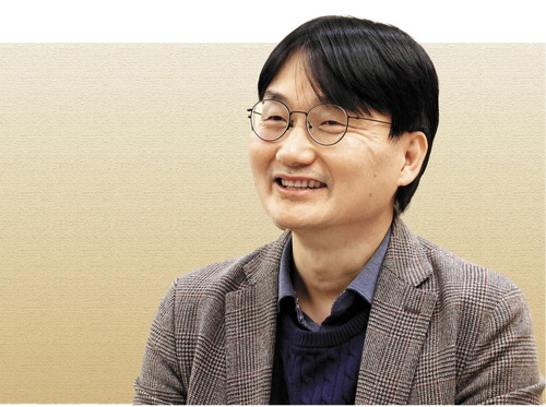 이태우 서울대 재료공학부 교수가 매일경제와 인터뷰하고 있다.한주형 기자