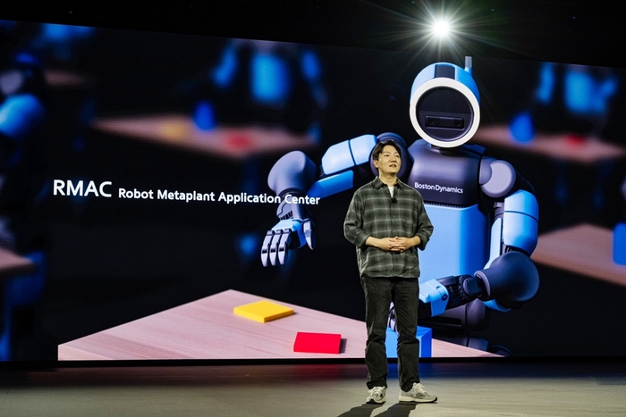  CES 2026에서 아틀라스를 공개하는 장면 [사진제공=현대차그룹]