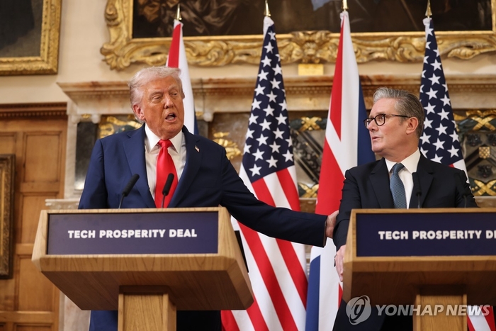  미국의 전통적인 최우방 영국이 도널드 트럼프 미국 대통령의 평화위원회 초청을 거절하기로 가닥을 잡은 것으로 보인다.[연합뉴스]