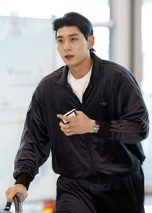  메이저리그(MLB) 샌프란시스코 자이언츠에서 뛰는 이정후가 지난 21일 인천국제공항 2터미널에 도착한 모습.[뉴스1]