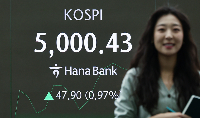  23일 코스피는 전 거래일 대비 31.55p(0.64%) 오른 4952.53으로 거래를 시작했다.[뉴스1]