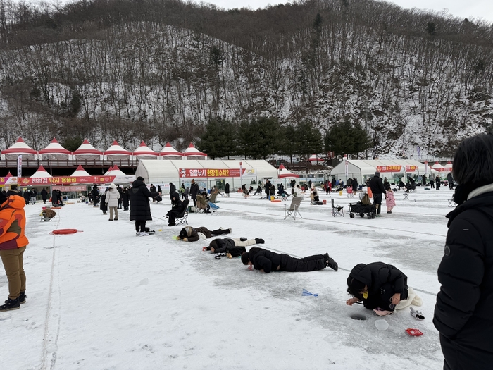 매년 100만명 찾는 국내 최강 ‘얼음 뽀뽀(?)’ 성지 가보니