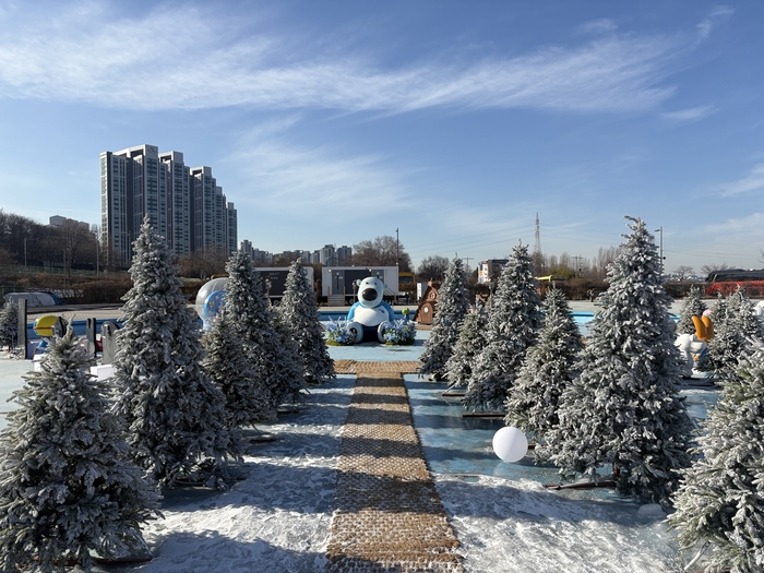  눈썰매장 안에 마련한 뽀로로 포토존/사진=김지은 여행+ 기자
