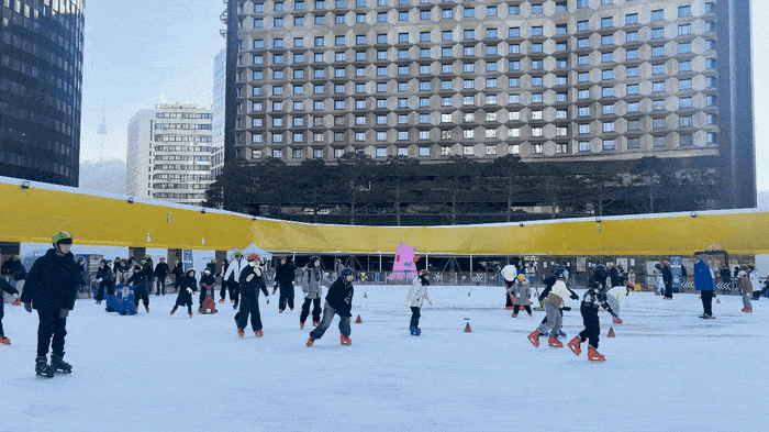  서울광장 스케이트장/사진=김지은 여행+ 기자