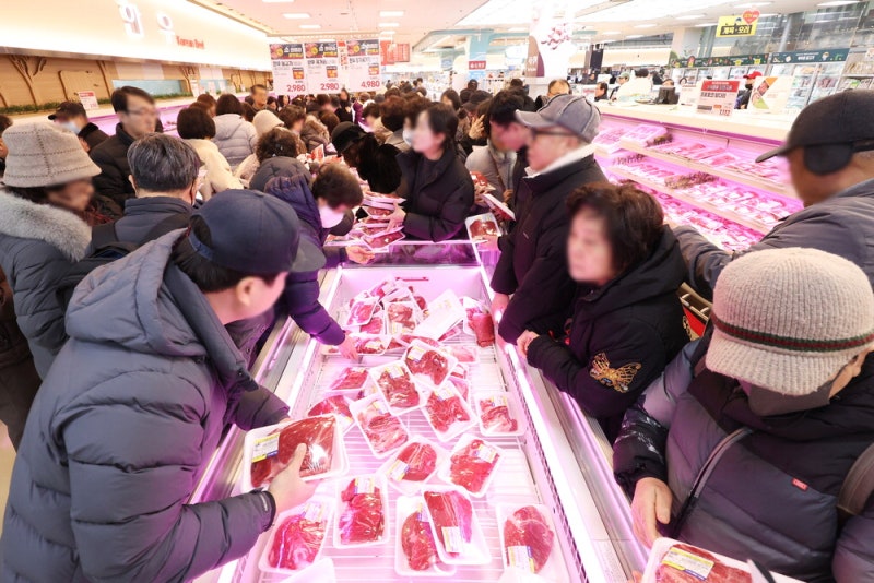 설 앞두고 가축전염병 비상… 축산물가격 '빨간불'