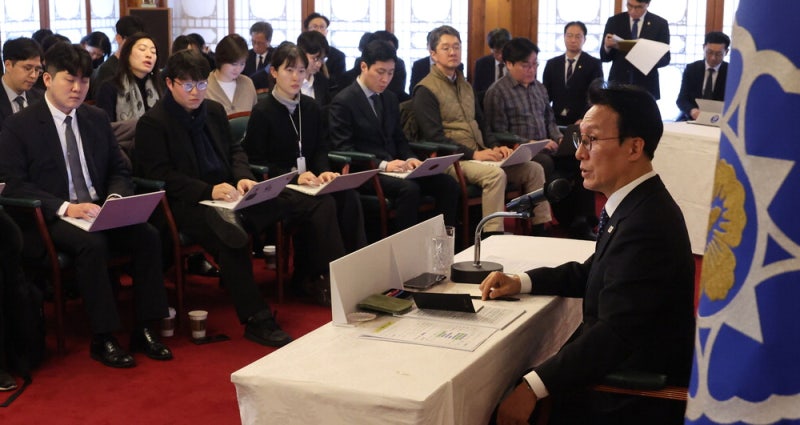 "부동산기조 안바뀐다, 수요 억제책도 구사"