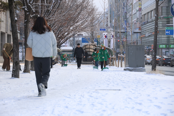  ‘빙판길 조심하세요’ [연합뉴스]