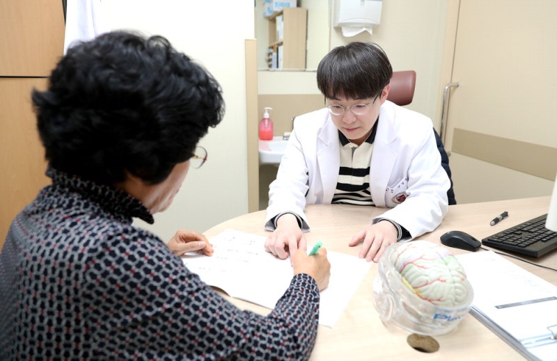 레켐비, 기억력 되찾아줬다 … 藥 언제 투여하느냐가 관건