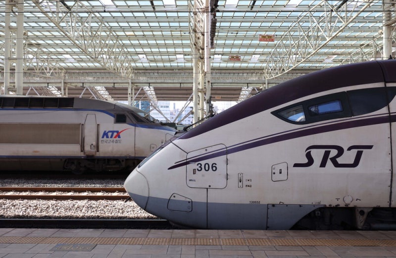 [포토] 고속철도 통합 가속 … 서울역 들어서는 SRT