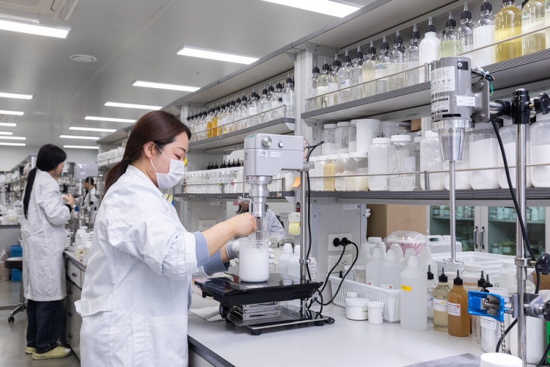 기획력으로 세계 사로잡은 K뷰티 … 시장 키우려면 대량생산 갖춰야