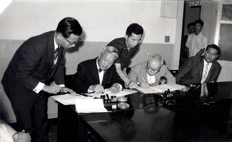 [포토] 이런 사진 집에 있나요?… 유한양행으로 보내주세요