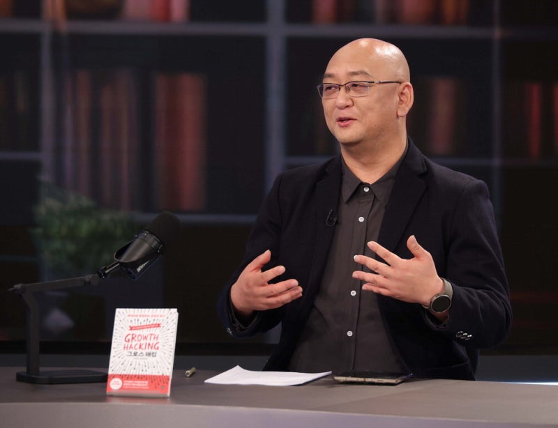 AI직원 8명 잘쓰는 비결은… ① 경쟁 유도 ② 분업 ③ 압박