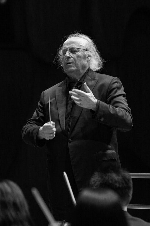 90세 거장 인발이 응시하는 죽음과 시대의 비극