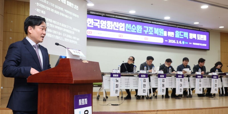 "韓영화는 식물인간, 홀드백으로 심폐소생해야"