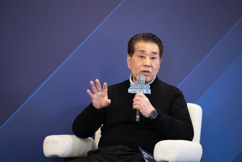 포스코 장인화 "AI는 사회 인프라 … AX 빨라야 이긴다"