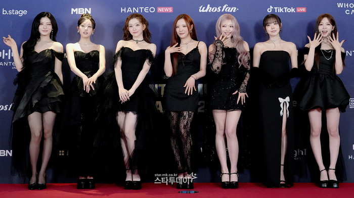 한터뮤직어워즈 레드카펫 명품 차려입은 스타들