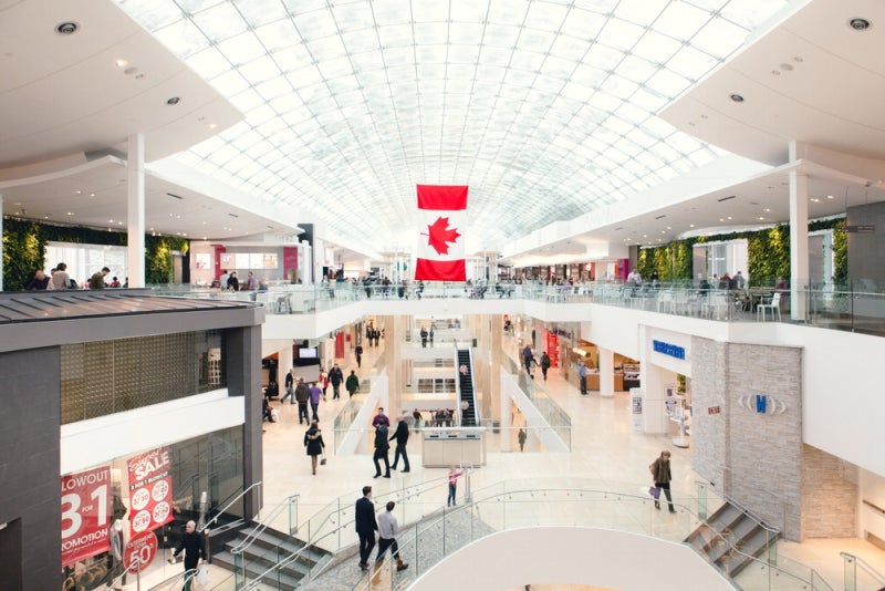 판매세 없는 유일한 주 대형 아웃렛과 밴프타운