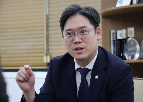 "시장포화·AI충격 채용 급감 … 변시 합격자수 조정 논의를"