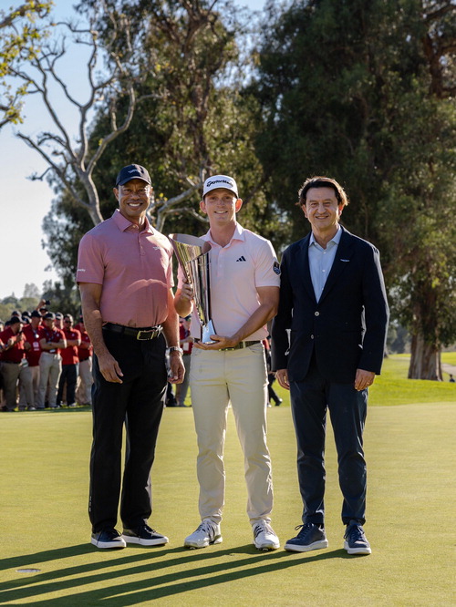 [포토] 우상에게 우승트로피 받은 브리즈먼