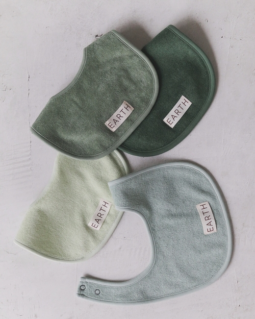 얼스디아카이브의 턱받이. <얼스디아카이브>