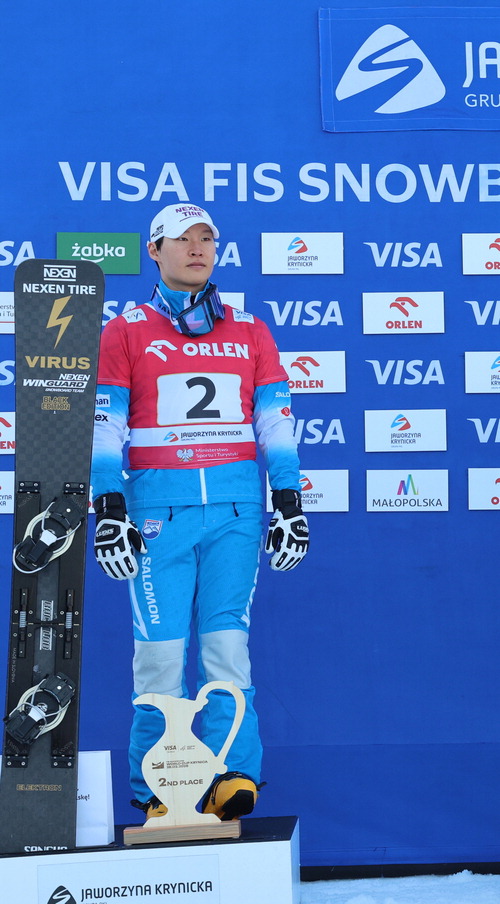 올림픽 아픔 딛고 … 이상호, 스노보드 월드컵 은메달