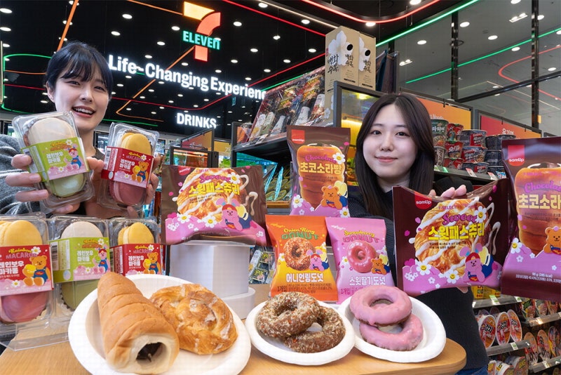 세븐일레븐, 알록달록 색감에 레트로 한스푼 … '위글위글' 과 베이커리가 만났다 [편의점 이야기]