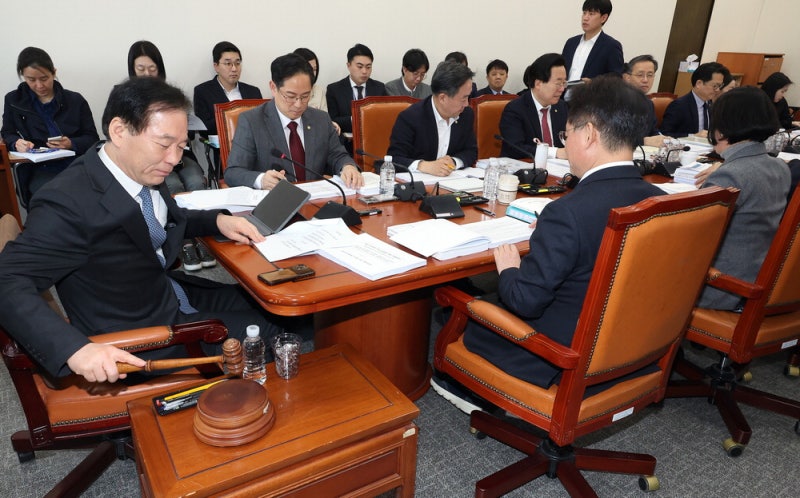 美 관세 압박에 … 與野 대미투자법 12일 처리키로