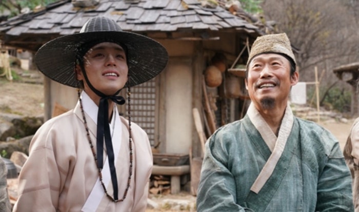 왕과사는남자, 고인 추모도 조용해진 시대