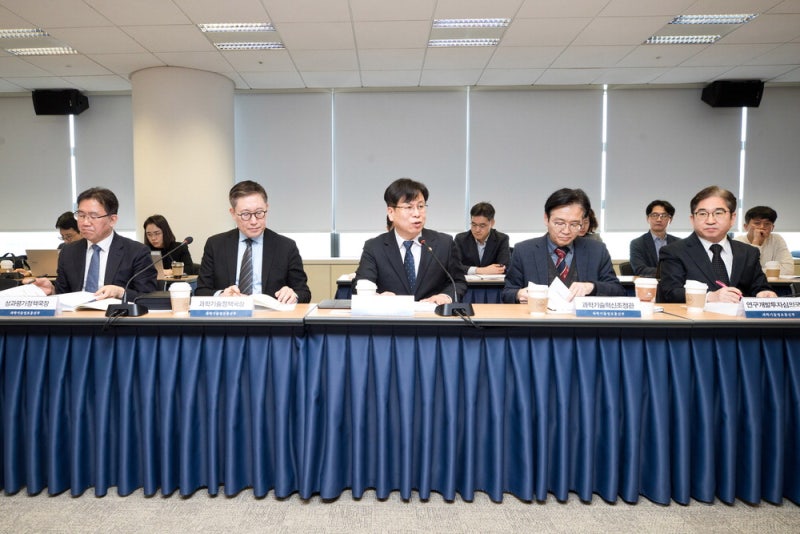 내년 정부 R&D, AI·첨단바이오·양자에 집중