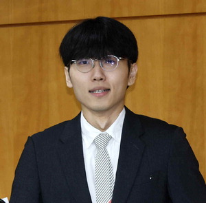 '세계 최고' 신진서 9단 … 강동윤에 16강서 덜미