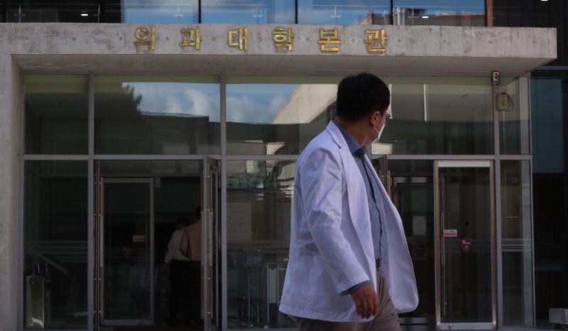 충북·강원대 의대 39명 '쑥'… 국립의전원 설립도 속도