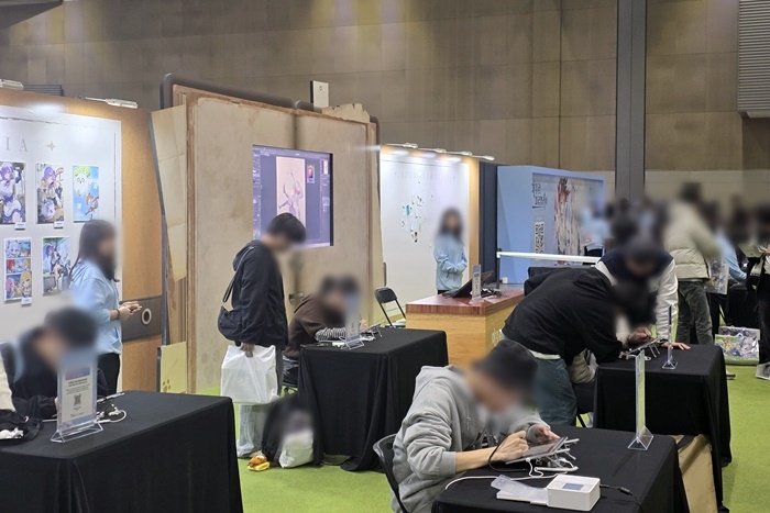  현장에서는 와콤과의 협업을 통해 직접 드로잉을 체험할 수 있는 공간도 마련돼 참여가 이어졌다.