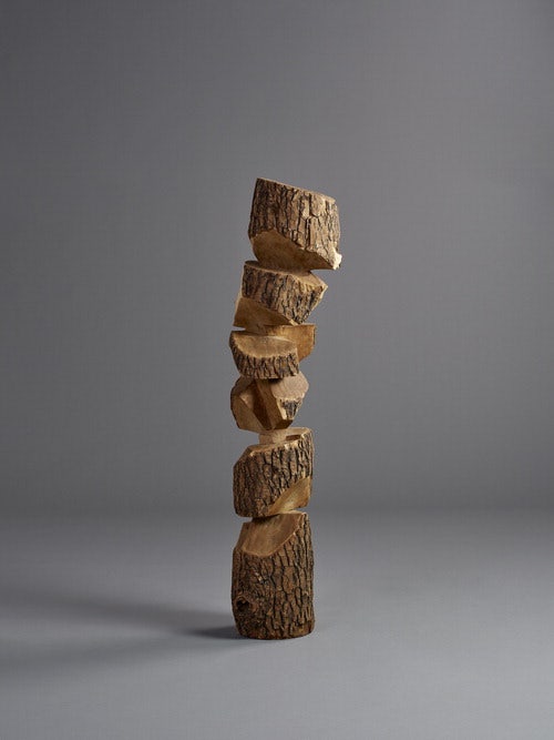 전기톱을 든 91세 조각가  "수직으로 쌓은, 이 나무가 바로 나"