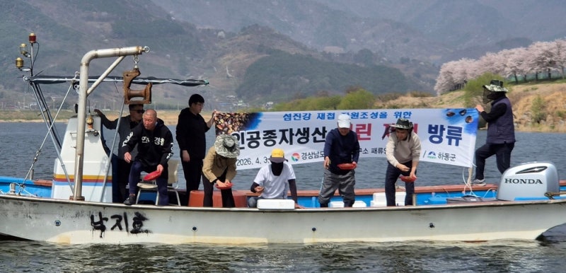 '섬진강 재첩 살리기' 팔걷은 경남