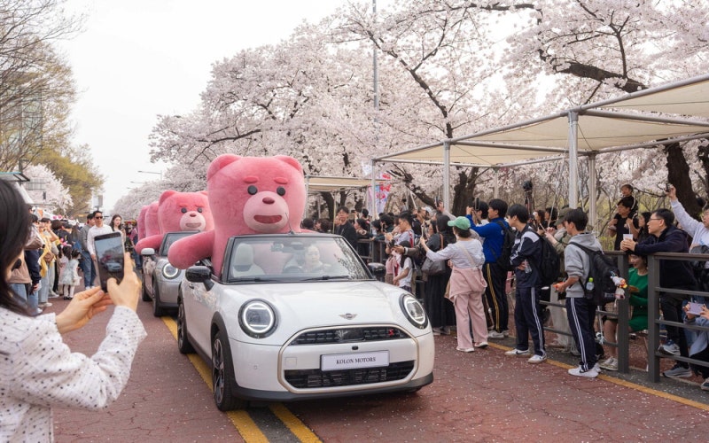 [포토] 여의도 봄꽃축제 등장한 '벨리곰'