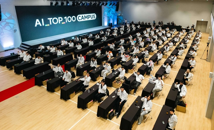  Participants pose during the 'AI Top 100 Campus' event held at Kakao AI Campus on the 4th. [Photo = Kakao]