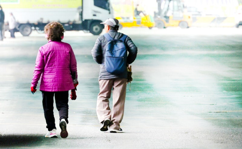 [포토에세이] 노부부의 외출