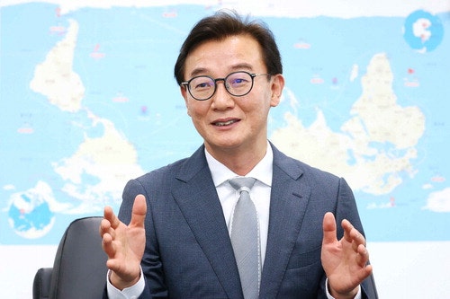 與부산시장 후보에 전재수 … "해양수도 부산 완성하겠다"