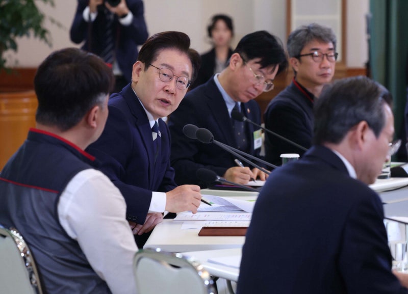 민주노총 "피지컬 AI로 일자리 소멸"… 李 "공포감 가질 필요없어"