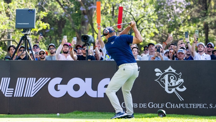  지난해 LIV골프 멕시코 대회에서 티샷하는 브라이슨 디섐보.LIV골프