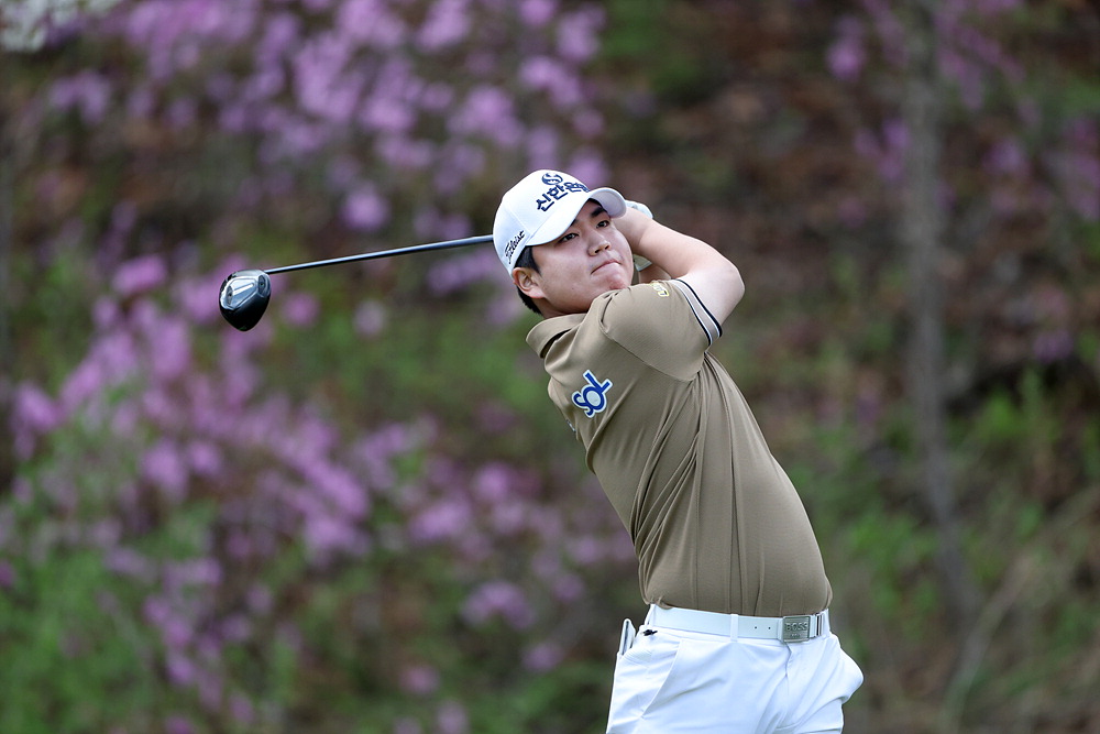 LIV서 복귀한 장유빈, 실력 녹슬지 않았네