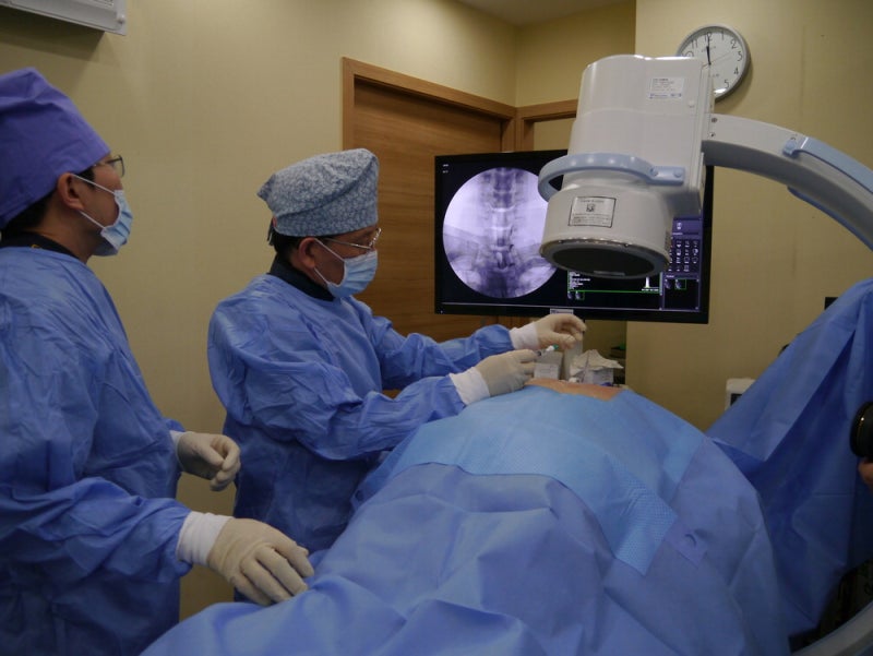 목디스크 수술 걱정된다면 … 위험 확 낮춘 '신경성형술' 주목