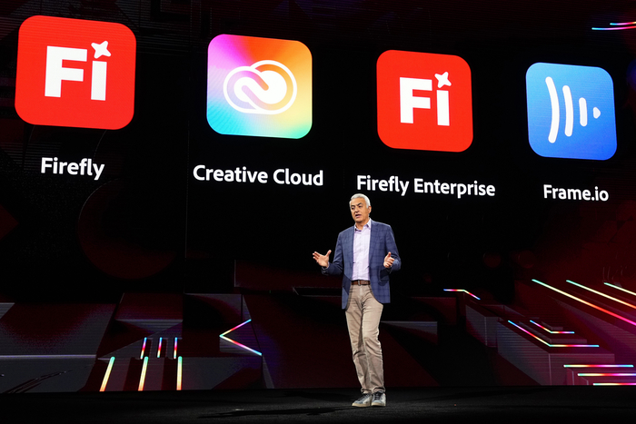  데이비드 와드와니 어도비 크리에이티브·생산성 부문 사장이 최근 미국 라스베이거스에서 열린 ‘어도비 서밋 2026’에서 대규모 콘텐츠 제작에 대한 자사의 생태계 확장 전략을 설명하고 있다. [연합외신]