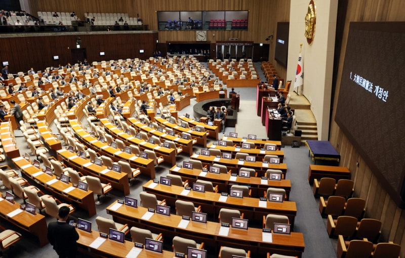 與, 8일 개헌안 재투표 … 野는 필버 예고
