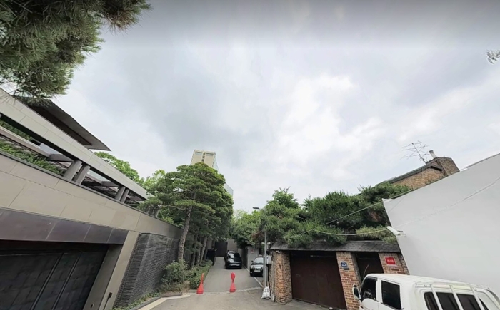 최근 부영주택에 매각된 정용진 신세계그룹 회장의 서울시 용산구 한남동 단독주택 일대 전경 [로드뷰]
